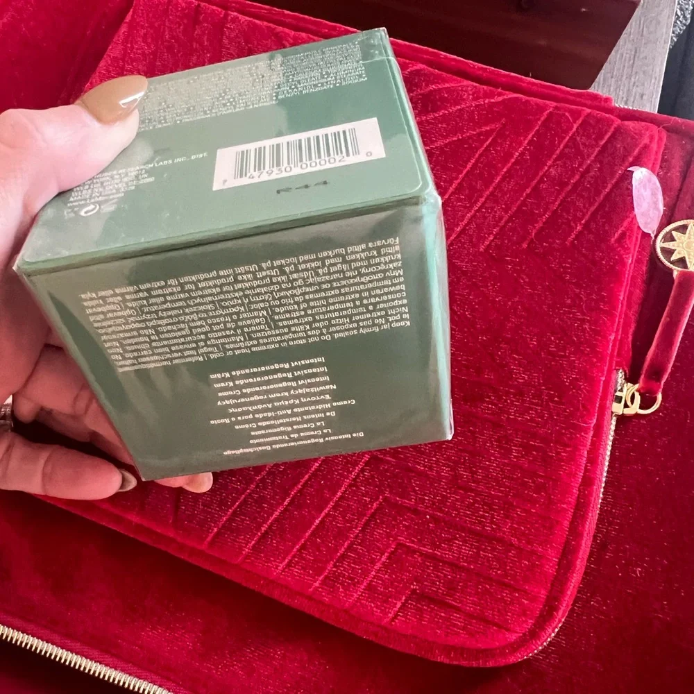 La Mer Moisturizing Cream - Elegant Green Packaging - Picture 3 of 4